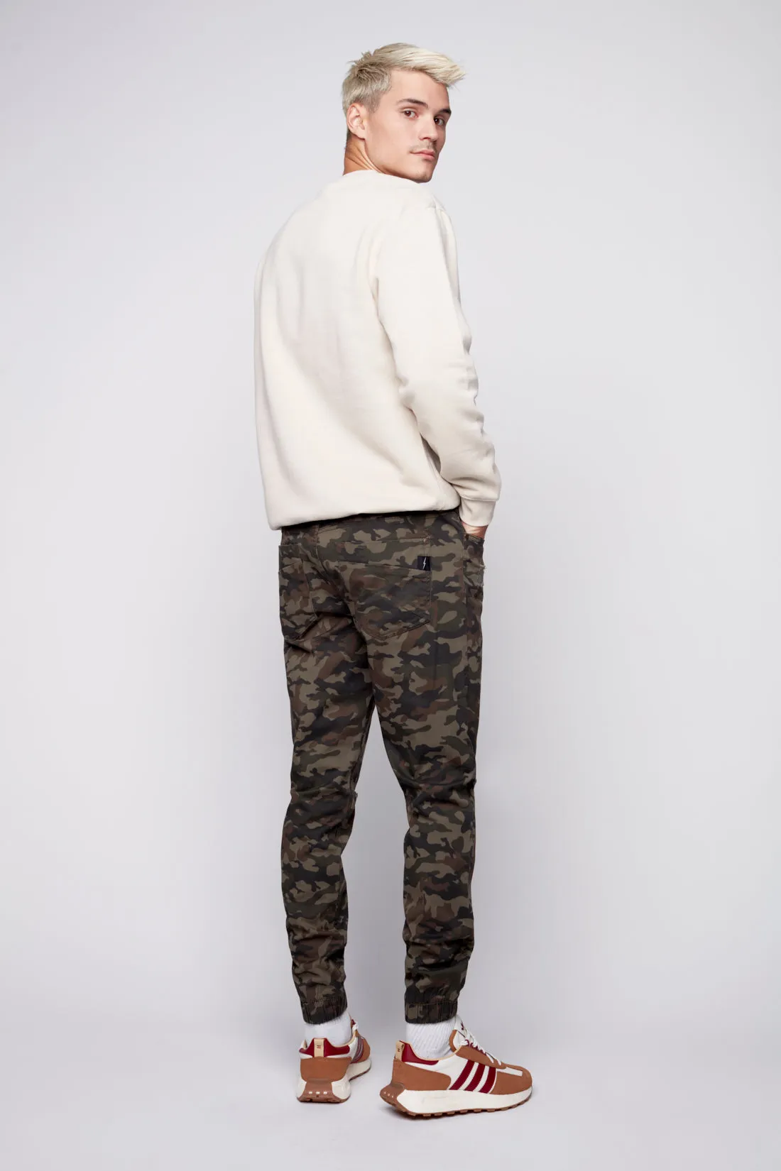 JAGGER - Distressed 5 Pocket Twill Classic Jogger - Camo